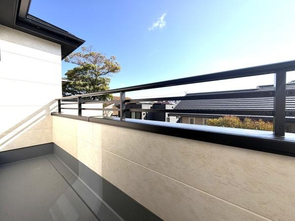 横浜市磯子区洋光台１丁目の新築一戸建のバルコニー|陽当り良好のバルコニー！
風通しもよく気持ちいいです