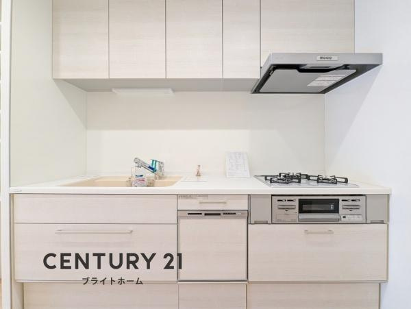 ニューシティ東戸塚緑の街４号棟のキッチン|食洗器付きなのは家事の負担を軽減してくれる嬉しいポイント♪
広々としたキッチンはお子様と並んでお料理できます。