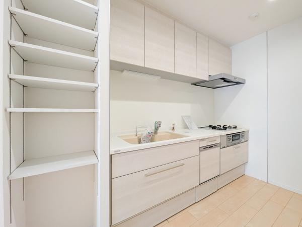 ニューシティ東戸塚緑の街４号棟のキッチン|広々としたキッチンは、
落ち着いて料理が出来ます！