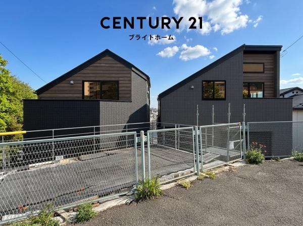 横浜市保土ケ谷区明神台の新築一戸建の外観|周辺は落ち着いた街並み。
是非一度、現地へお越しください。
ご自宅まで送迎も可能です
