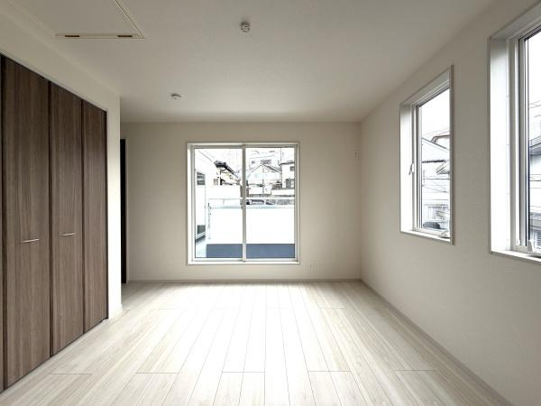 横浜市保土ケ谷区新井町の新築一戸建の洋室|クローゼットもあるので収納にも困りません！
荷物が多い方にも安心です。