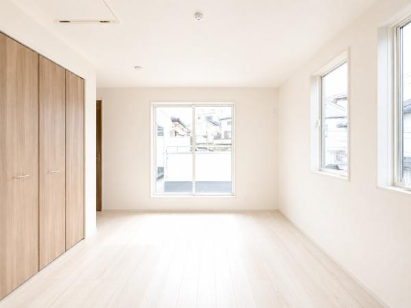 横浜市保土ケ谷区新井町の新築一戸建の洋室|クローゼットもあるので収納にも困りません！
荷物が多い方にも安心です。