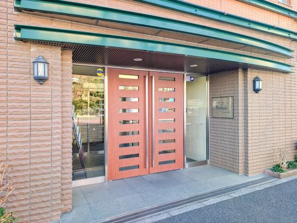 ハイセレサ菊名アクティールのエントランス|管理体制がよく清掃が行き届いています。
綺麗なエントランス！