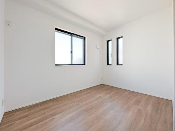 横浜市都筑区川和町の新築一戸建の洋室|落ち着きのある洋室です！
休日はこちらでおくつろぎ下さい♪