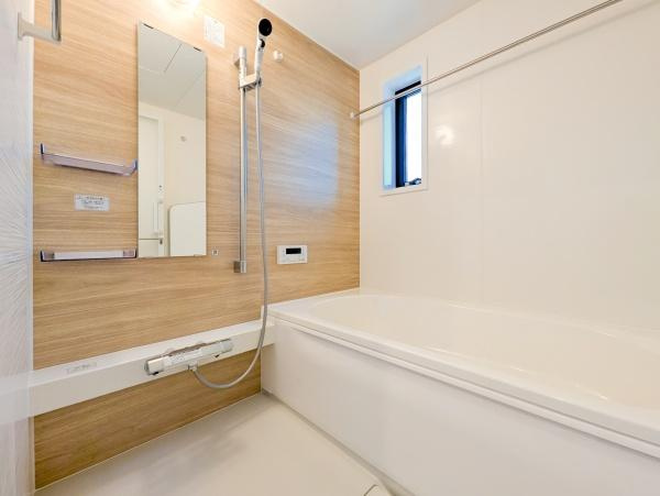 横浜市都筑区川和町の新築一戸建の浴室|広々としたバスルームで一日の疲れをいやして下さい！
もちろん、浴室乾燥機付きです！