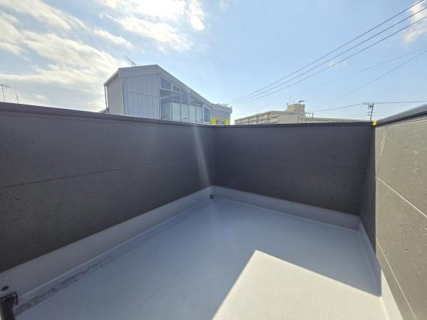 横浜市戸塚区原宿５丁目の新築一戸建のバルコニー|広さも十分のルーフバルコニー！！
陽当り・通風良好で洗濯物も良く乾きます。
風が心地よいです！