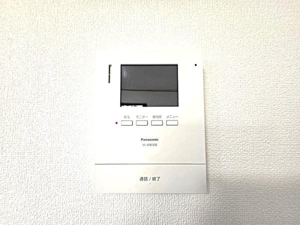 横浜市金沢区富岡東１丁目の中古一戸建のその他|テレビモニター付 インターフォン！
来客者も確認でき防犯面でも安心です。