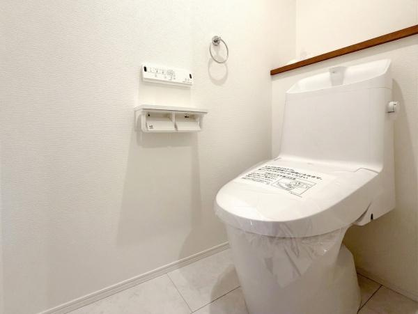 横浜市泉区和泉が丘２丁目の新築一戸建のトイレ|清潔感のある内装のすっきりとしたデザインのトイレです。
水周りが綺麗だと安心ですね。
