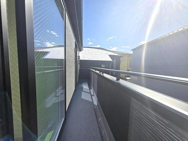 横浜市南区別所６丁目の新築一戸建のバルコニー|広さも十分のルーフバルコニー！！
陽当り・通風良好で洗濯物も良く乾きます。
風が心地よいです！