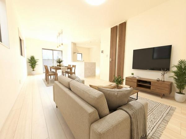 横浜市南区別所６丁目の新築一戸建の居間・リビング|家族が自然と集まるリビングは
落ち着きのある空間です♪
※家具等はCGでの参考レイアウトです。