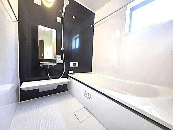 横浜市南区別所６丁目の新築一戸建の浴室|広々としたバスルームで一日の疲れをいやして下さい！
もちろん、浴室乾燥機付きです！