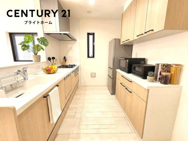 横浜市泉区中田南２丁目の新築一戸建のキッチン|本画像はAIがCGで家具作成しており、実際の現地に家具は設置されておりません。また、販売価格に家具等は含まれておりません。