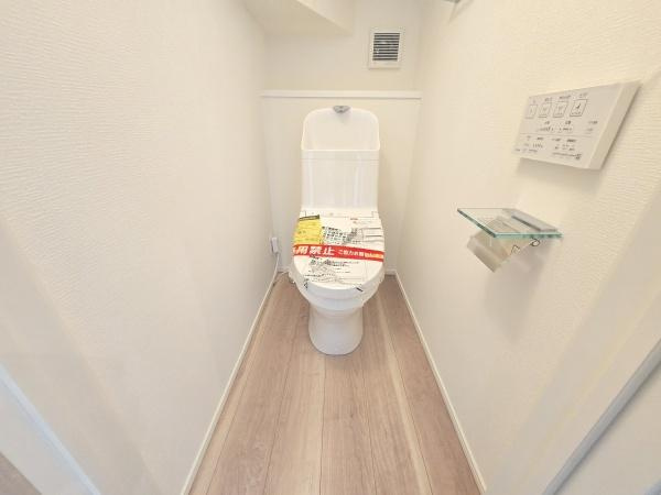 横浜市金沢区富岡東１丁目の新築一戸建のトイレ|スッキリとしたデザインのトイレ