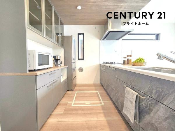 横浜市金沢区富岡東１丁目の新築一戸建のキッチン|本画像はAIがCGで家具作成しており、実際の現地に家具は設置されておりません。また、販売価格に家具等は含まれておりません。