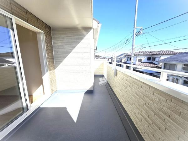 横浜市旭区中沢３丁目の新築一戸建のバルコニー|陽当り良好のバルコニー！
風通しもよく気持ちいいです