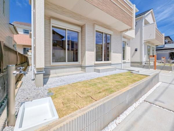 横浜市旭区中沢３丁目の新築一戸建の庭|荷物を置くのもよし！お好きなお花を置いてみるのもよし！
色々な用途で使えるスペースです。