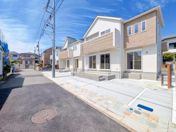 横浜市旭区中沢３丁目の新築一戸建の前面道路含む現地写真|車通りが少ない為、小さなお子様にも安心です。
是非一度、現地へ起こしください。

