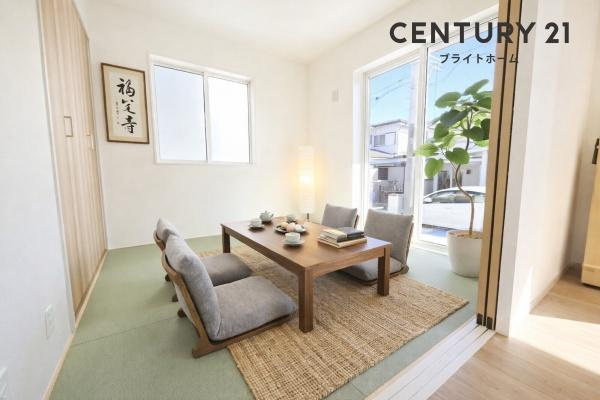 横浜市旭区中沢３丁目の新築一戸建の和室|押し入れ収納も豊富！
お客さんが来た時には客室としても利用できます♪
※家具はCGでの参考レイアウトです。
