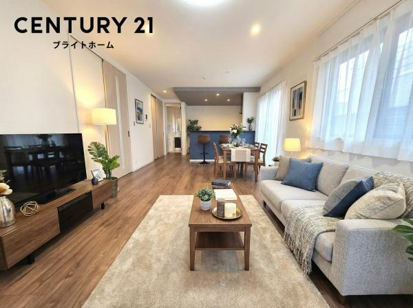 横浜市旭区白根６丁目の新築一戸建の居間・リビング|家族が自然と集まるリビングは
落ち着きのある空間です♪
※家具等はCGでの参考レイアウトです。