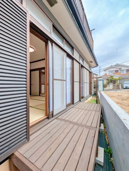 横浜市南区大岡４丁目の中古一戸建の庭|ウッドデッキもついています！
