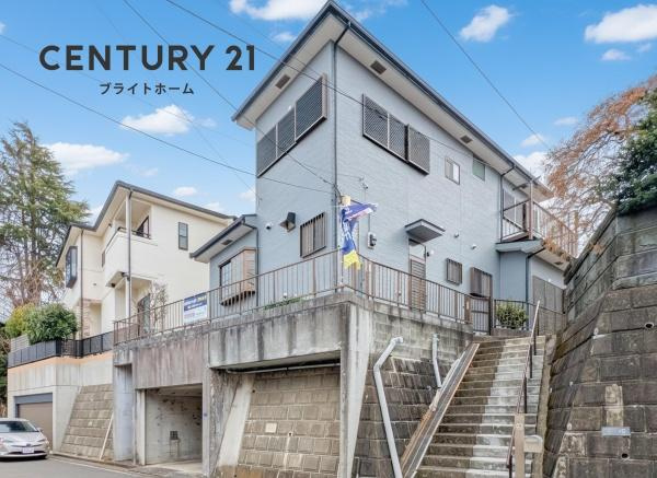 横浜市南区大岡４丁目の中古一戸建の前面道路含む現地写真|車通りが少ない為、小さなお子様にも安心です。
是非一度、現地へ起こしください。

