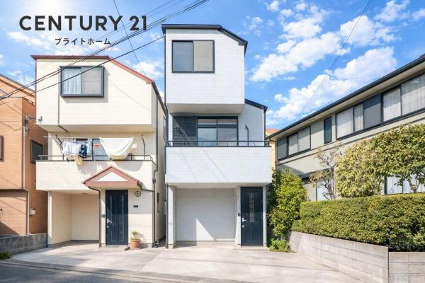 横浜市鶴見区東寺尾東台の中古一戸建の前面道路含む現地写真|車通りが少ない為、小さなお子様にも安心です。
是非一度、現地へ起こしください。