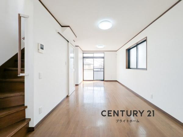 横浜市鶴見区東寺尾東台の中古一戸建の居間・リビング|明るいLDK！！
陽当たり良好です。
