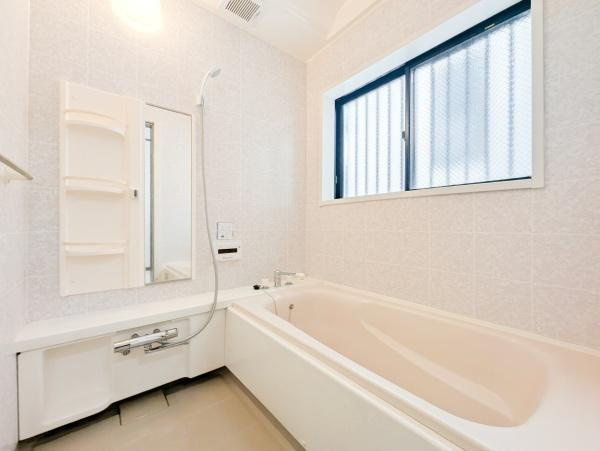 横浜市鶴見区東寺尾東台の中古一戸建の浴室|広々としたバスルームで一日の疲れをいやして下さい！
もちろん、浴室乾燥機付きです！