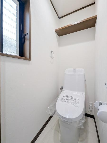 横浜市鶴見区東寺尾東台の中古一戸建のトイレ|スッキリとしたデザインのトイレ