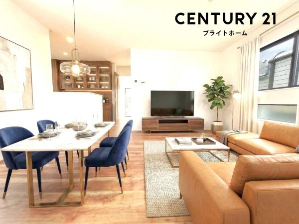 横浜市金沢区寺前１丁目の新築一戸建の居間・リビング|家族が自然と集まるリビングは
落ち着きのある空間です♪
※家具等はＣＧでの参考レイアウトです。
