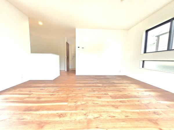 横浜市金沢区寺前１丁目の新築一戸建の居間・リビング|自慢したくなるリビング！
形も良く家具の配置にも困りません。