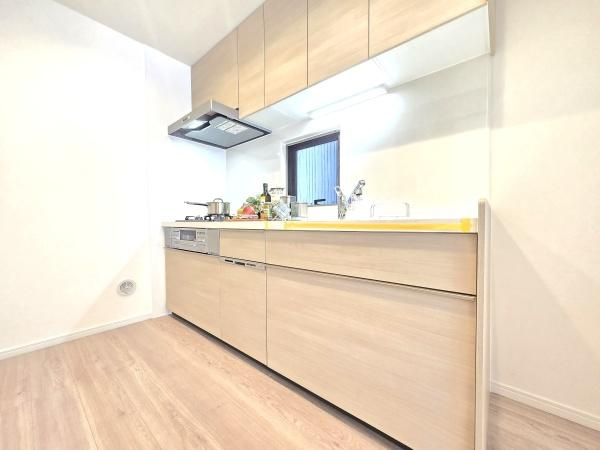 横浜市港北区日吉７丁目の中古一戸建のキッチン|広々としたキッチンは、
落ち着いて料理が出来ます！
