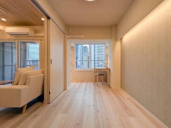 横浜ウェイサイドマンションの洋室|広さも十分で窓からの光が嬉しい洋室です。