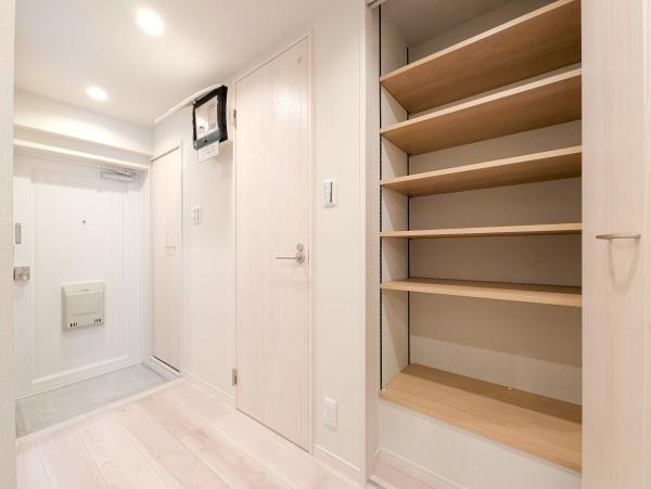 横浜ウェイサイドマンションの玄関|収納豊富な玄関です。
ゆったりとした空間です！