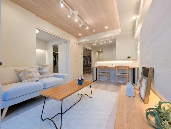 横浜ウェイサイドマンションの居間・リビング|窓からは明るい光が差し込みます！
電気をつけなくても明るいです。