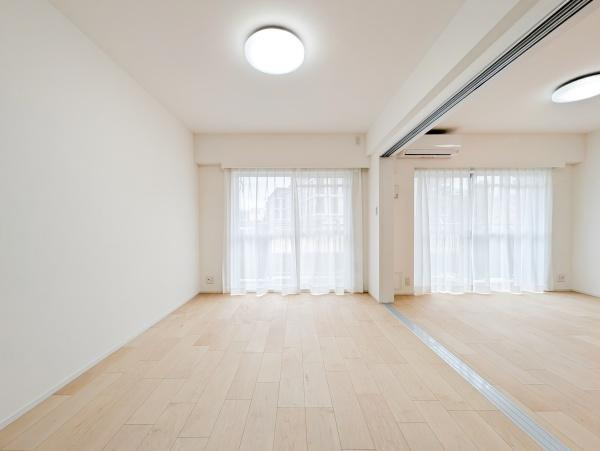 港南台パークホームズの洋室|クローゼットもあるので収納にも困りません！
荷物が多い方にも安心です。