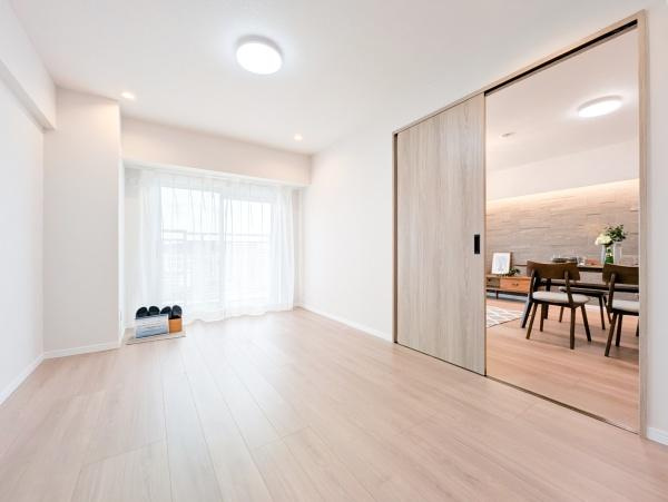 第３大船パークタウンＧ号棟の洋室|広さも十分で窓からの光が嬉しい洋室です。