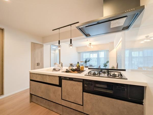 第３大船パークタウンＧ号棟のキッチン|食洗器付きなのは家事の負担を軽減してくれる嬉しいポイント♪
広々としたキッチンはお子様と並んでお料理できます。