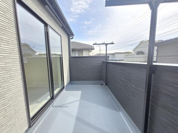 横浜市磯子区杉田８丁目の新築一戸建のバルコニー|陽当り良好のバルコニー！
風通しもよく気持ちいいです