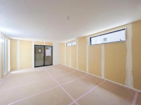 横浜市南区六ツ川２丁目の新築一戸建の居間・リビング|工事中リビングルーム