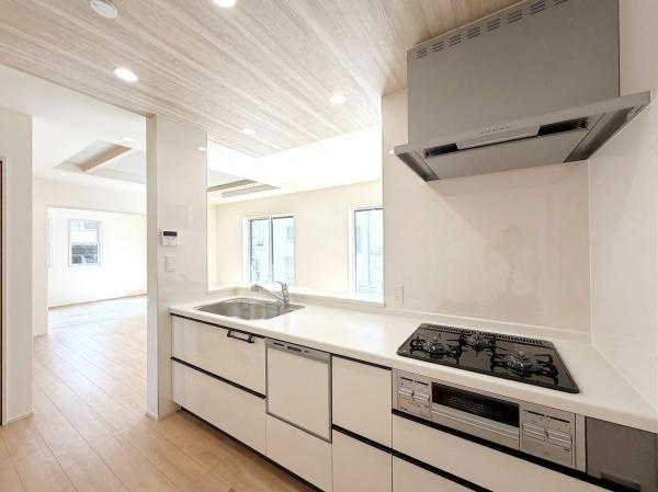 横浜市旭区今宿南町の新築一戸建のキッチン|対面式のキッチンはお料理中でも家族とのお話も弾みます。
