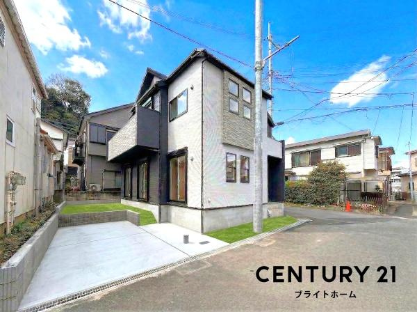 横浜市旭区今宿南町の新築一戸建の前面道路含む現地写真|陽当りの良さ、住環境を現地にてご確認下さい！
周辺環境も合わせてご案内させて頂きます！
※外構部分は現在工事中になりCGで参考写真です。