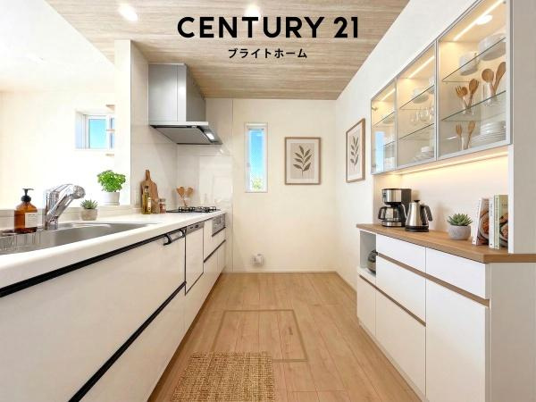 横浜市旭区今宿南町の新築一戸建のキッチン|食洗器付きなのは家事の負担を軽減してくれる嬉しいポイント♪
広々としたキッチンはお子様と並んでお料理できます。
※家具等はCGでの参考レイアウトです。