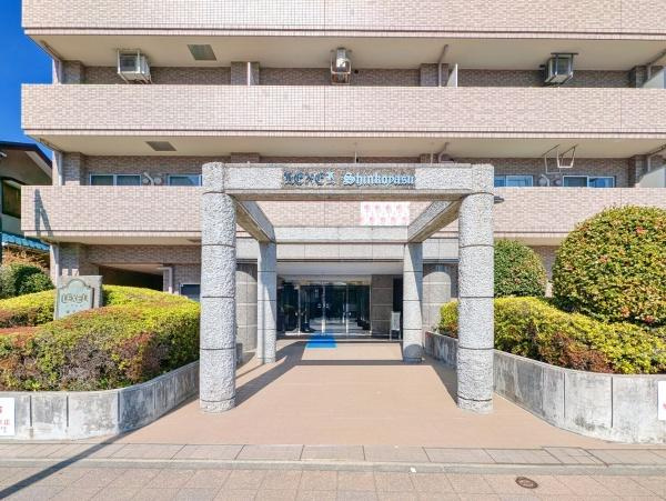レクセル新子安のエントランス|管理体制がよく清掃が行き届いています。
綺麗なエントランス！