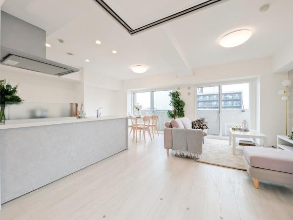 レクセル新子安の居間・リビング|自慢したくなるリビング！
形も良く家具の配置にも困りません。