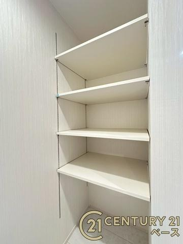 大和郡山市野垣内町 ／新築一戸建の収納|■現地撮影写真■あると嬉しい便利な洗面室の収納！