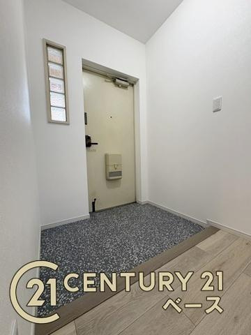 馬見第一住宅　１３号棟の玄関|■現地撮影写真■すっきりとした明るい玄関が家族やお客様を迎えてくれます！