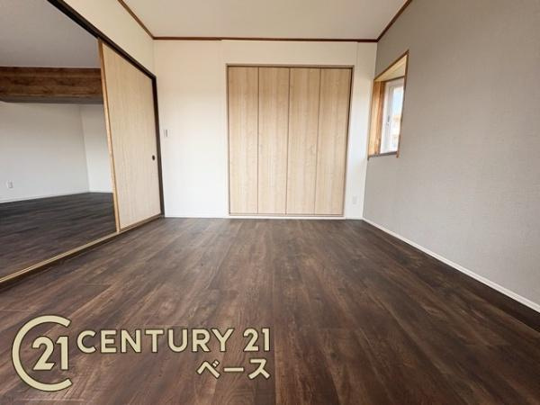馬見第一住宅　１３号棟の収納|■現地撮影写真■広々としたクローゼットを完備！大きな荷物も楽々収納！