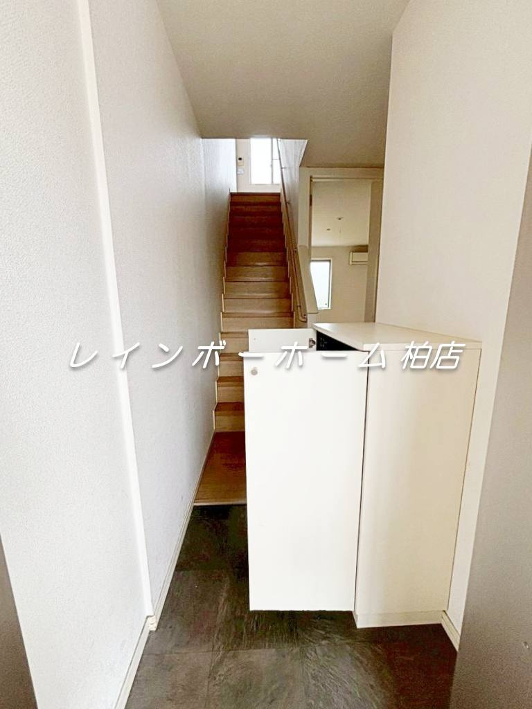 仲介手数料（賃料の1.10ヵ月）の50％OFF対象物件！の玄関|収納もある玄関です