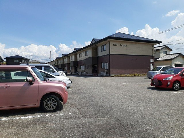 ビューレンゲＢの駐車場|カースペースがあります